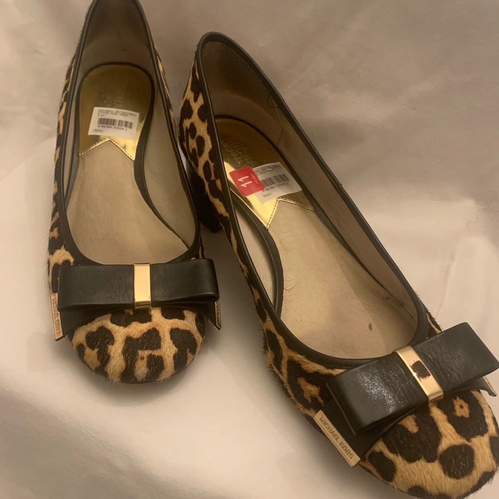 Leopard print pumps size 11, round toes with bows.